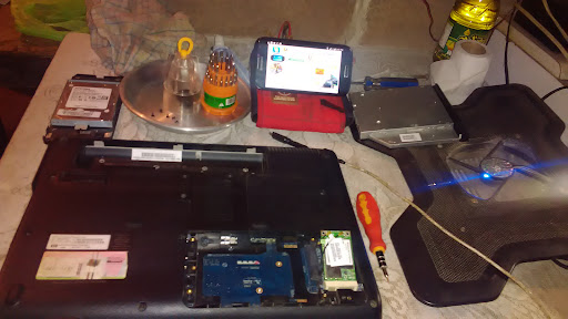 Reparación y Mantenimiento De Computadoras ARIEL